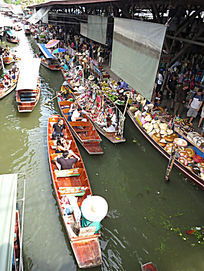 泰国曼谷水上市场位于什么河上